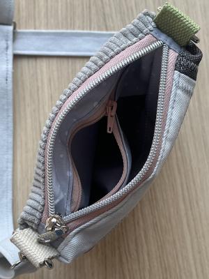 "Flickenwerk I/5" (grau-altrosa) - HERZEN - Designerstoff von Alexander Henry